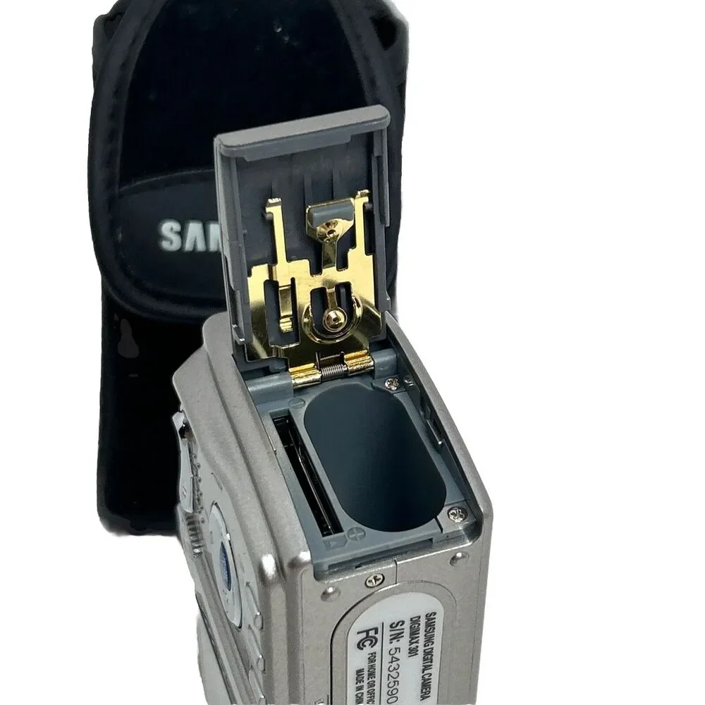 Samsung Digimax 301‎ Digital Camera 3.2 Megapixel 3X Zoom - Tested Works - MINT